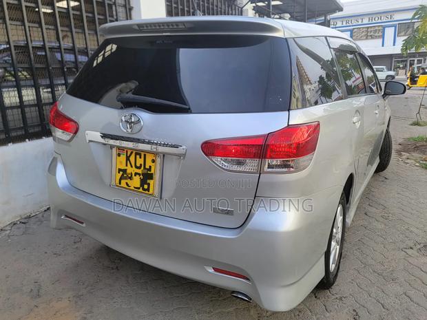 Toyota Wish 2010 Silver