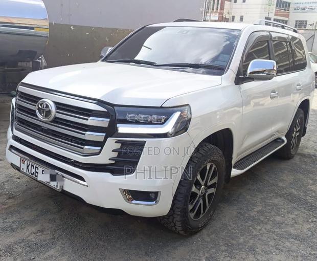 Toyota Land Cruiser 2010 White