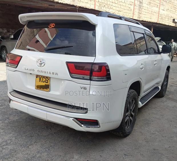 Toyota Land Cruiser 2010 White