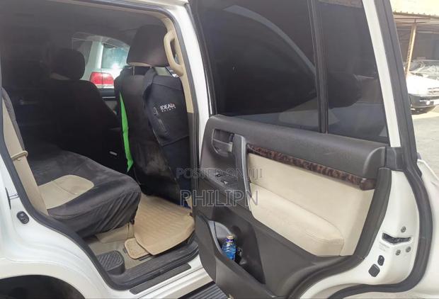 Toyota Land Cruiser 2010 White
