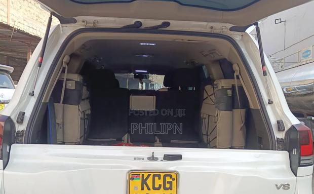 Toyota Land Cruiser 2010 White