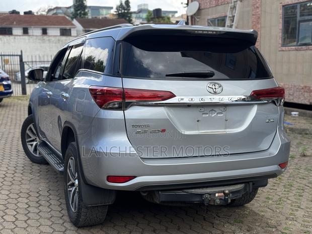 Toyota Fortuner 2017 Silver