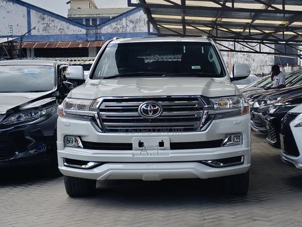 Toyota Land Cruiser 4.6 V8 ZX 2018 White