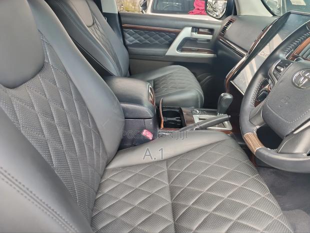 Toyota Land Cruiser 4.6 V8 ZX 2018 White