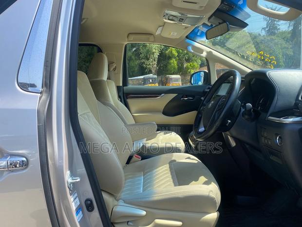 Toyota Vellfire 2018