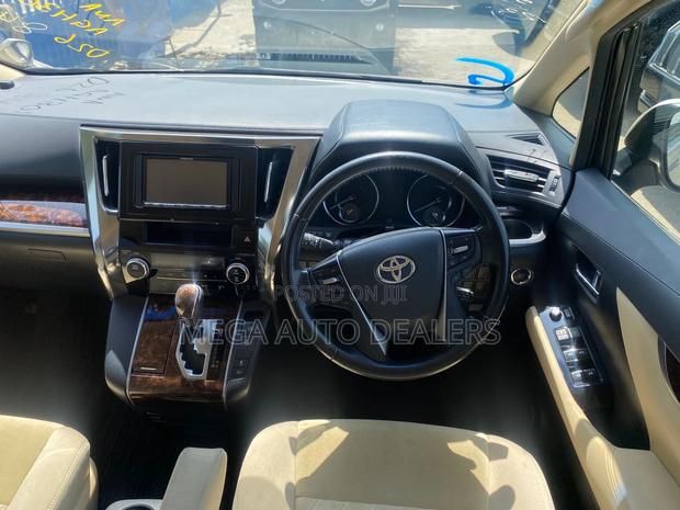 Toyota Vellfire 2018