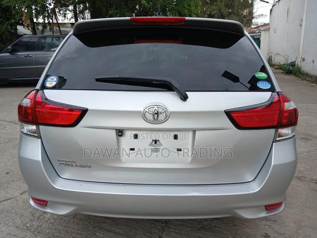 Toyota Corolla Fielder 2019 Silver