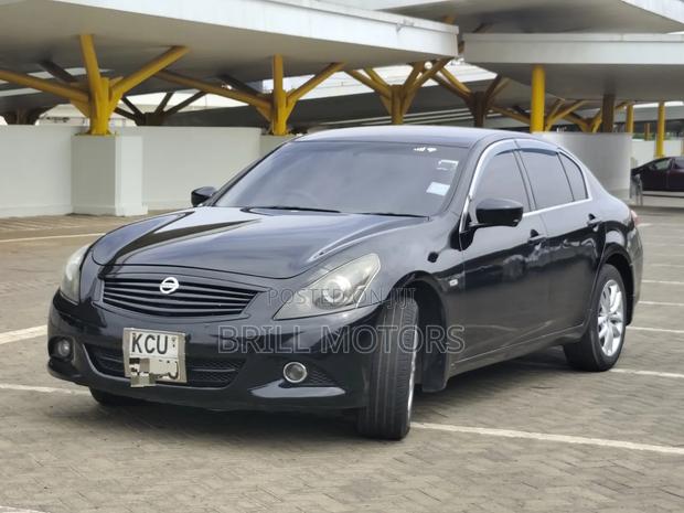 Nissan Skyline 2012 Black