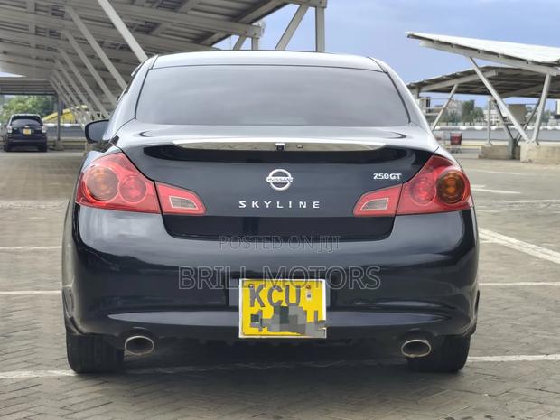Nissan Skyline 2012 Black