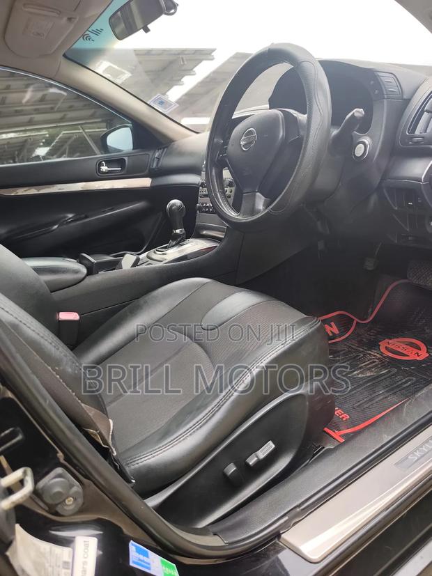 Nissan Skyline 2012 Black