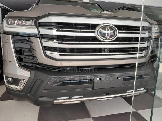 Toyota Land Cruiser 2023 Gold