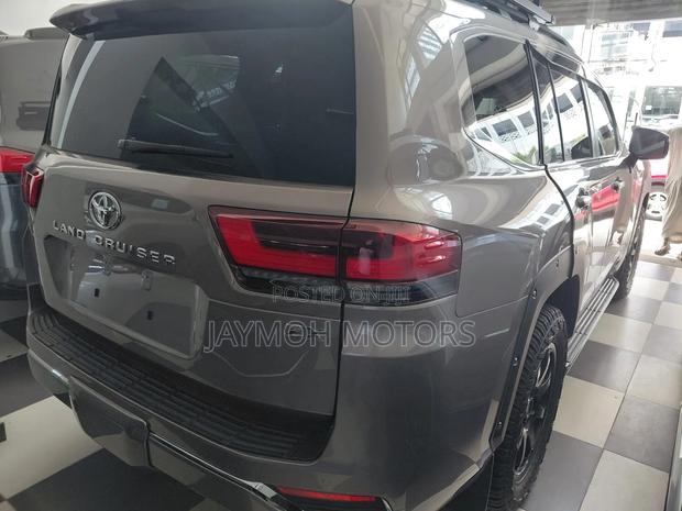 Toyota Land Cruiser 2023 Gold
