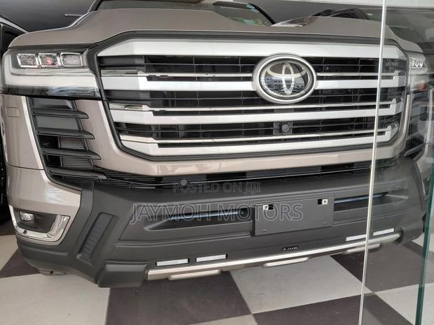 Toyota Land Cruiser 2023 Gold