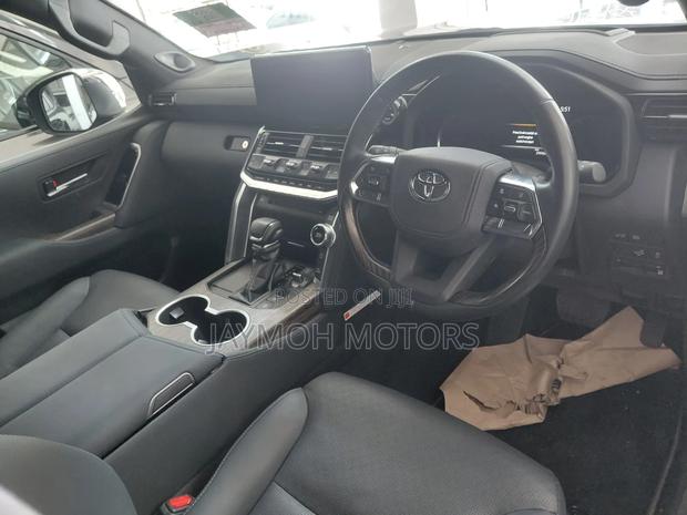 Toyota Land Cruiser 2023 Gold