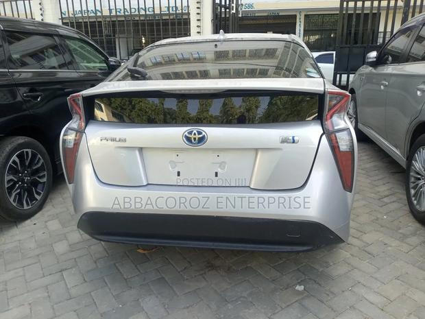 Toyota Prius 2018 Silver