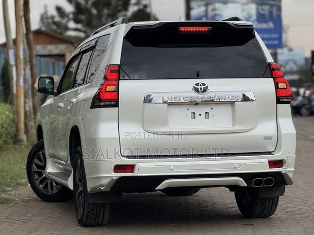 Toyota Land Cruiser Prado 2.7 2023 White