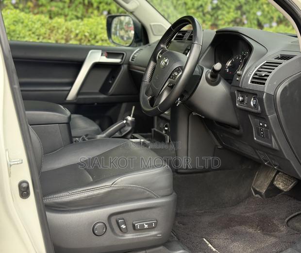 Toyota Land Cruiser Prado 2.7 2023 White
