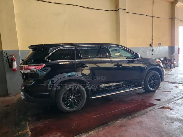 Toyota Kluger 2016 Black
