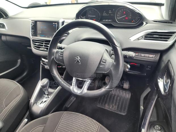 Peugeot 208 2018 White