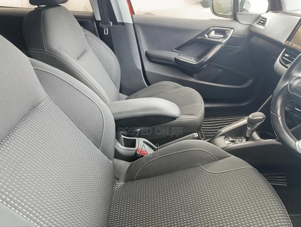 Peugeot 208 2018 Orange