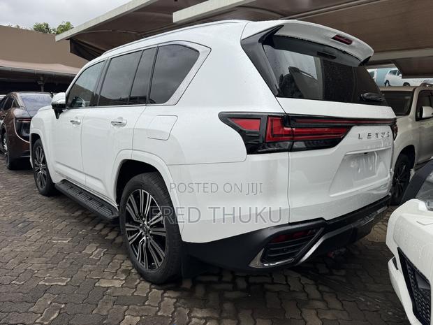 Lexus LX 2025 White