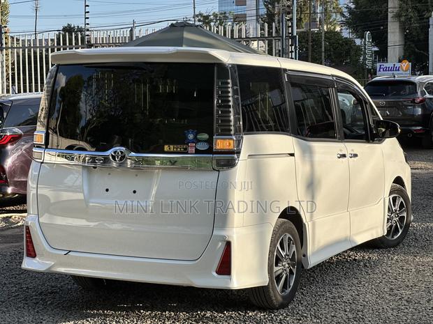 Toyota Voxy 2018 White