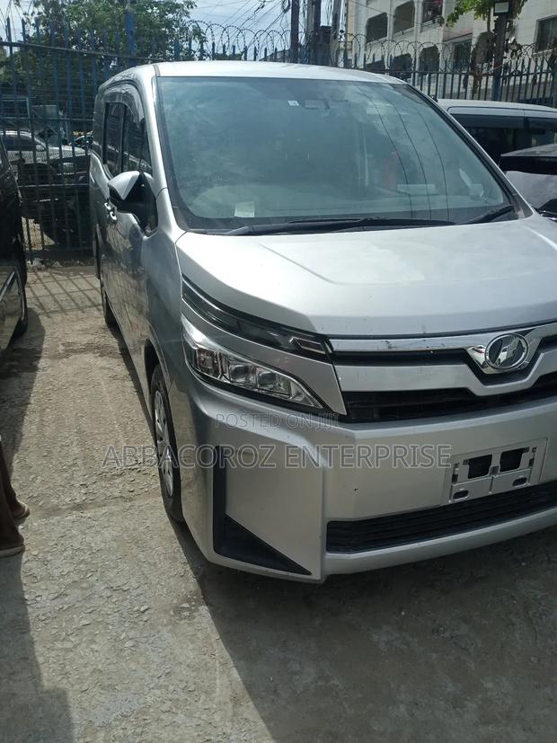 Toyota Voxy 2019 Silver