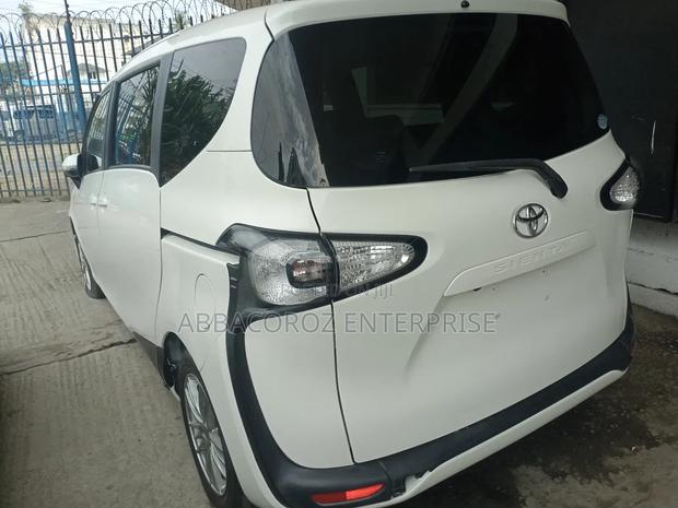 Toyota Sienta 2018 White