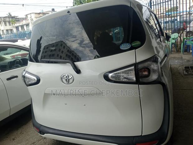 Toyota Sienta 2018 White