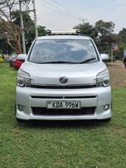 Toyota Voxy SV Premium 2014 Silver for sale