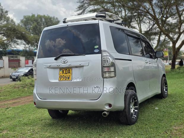 Toyota Voxy SV Premium 2014 Silver