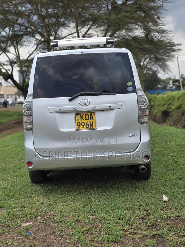 Toyota Voxy SV Premium 2014 Silver