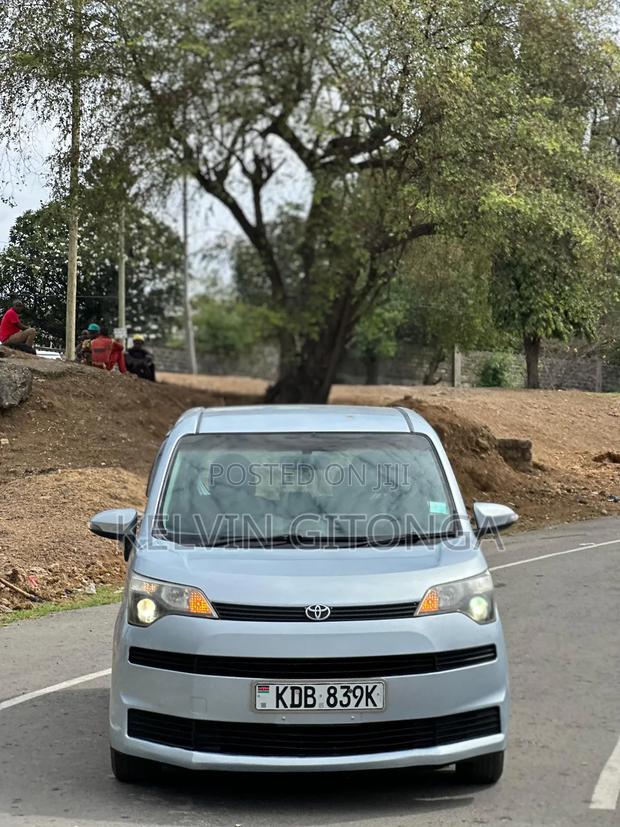 Toyota Spade 2014 Blue