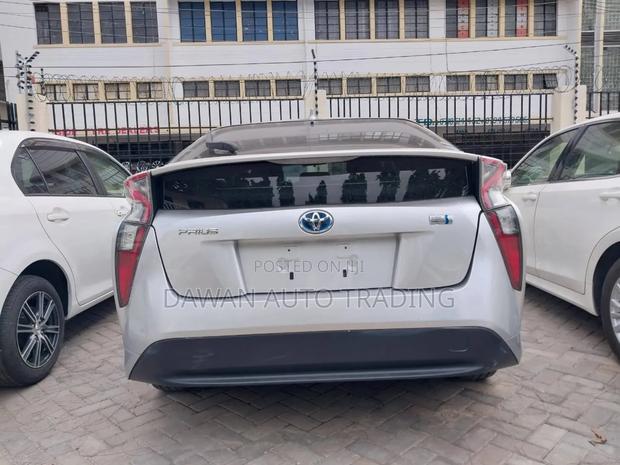 Toyota Prius 2018 Silver