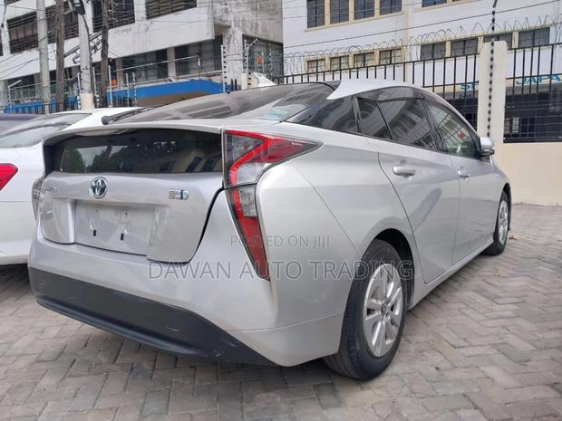 Toyota Prius 2018 Silver