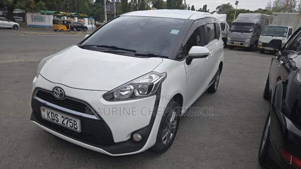 Toyota Sienta 2017 White