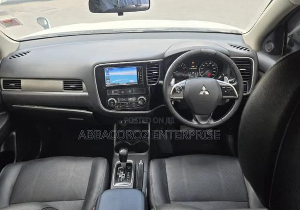 Mitsubishi Outlander 2017 White