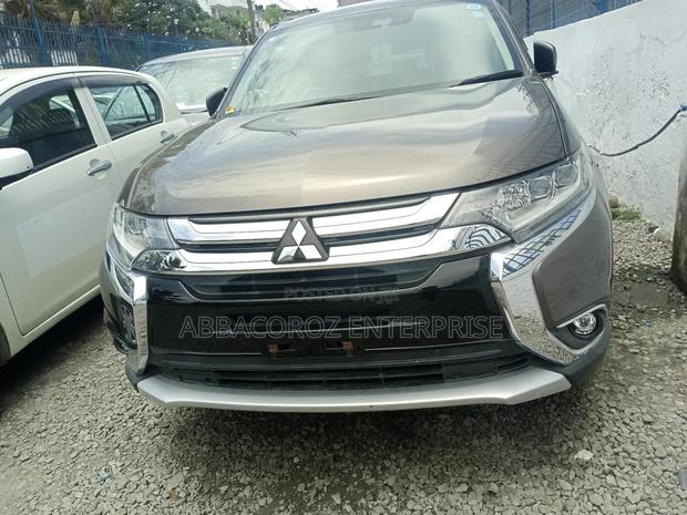 Mitsubishi Outlander 2018 Gold