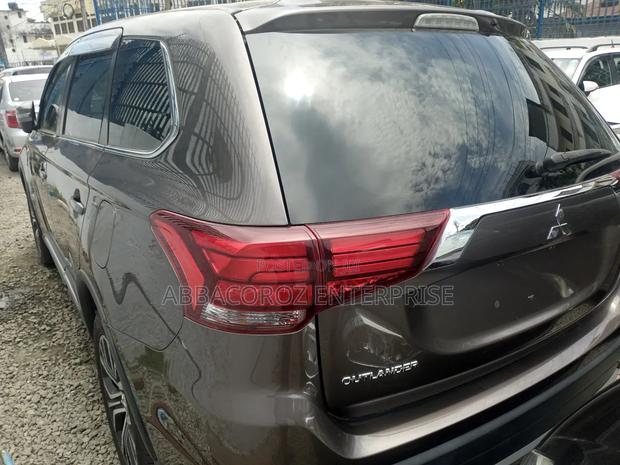 Mitsubishi Outlander 2018 Gold