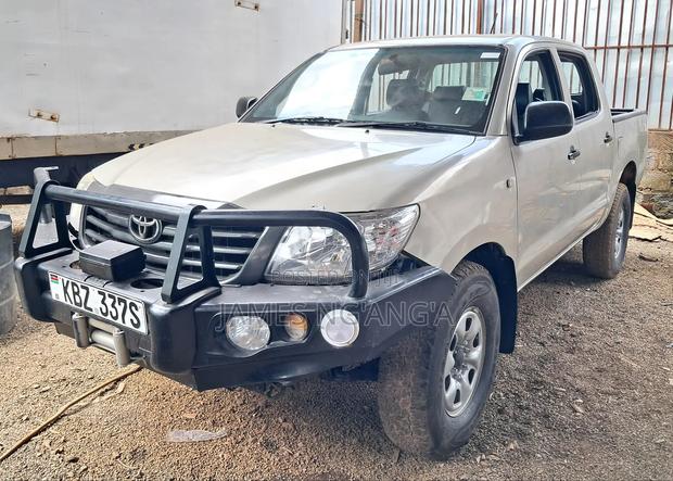 Toyota Hilux 2013 Gold