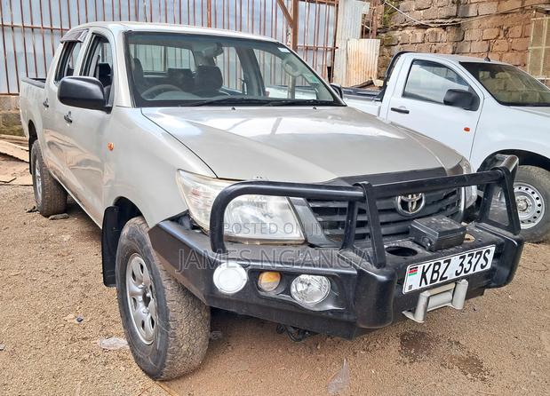 Toyota Hilux 2013 Gold