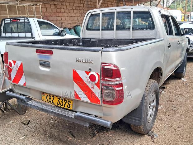 Toyota Hilux 2013 Gold
