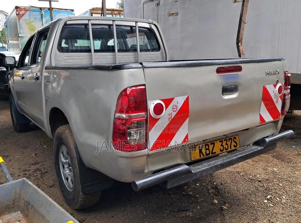 Toyota Hilux 2013 Gold