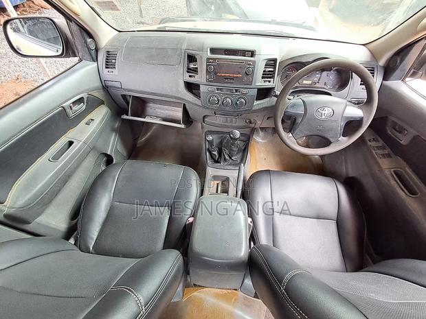 Toyota Hilux 2013 Gold