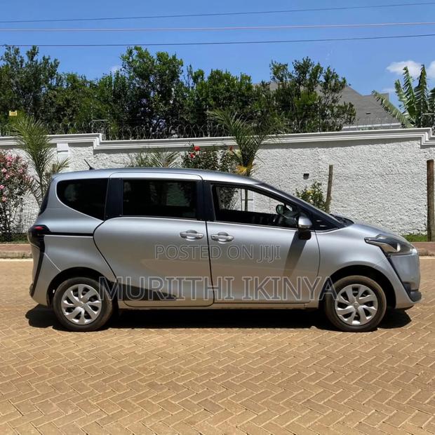 Toyota Sienta 2015 Silver
