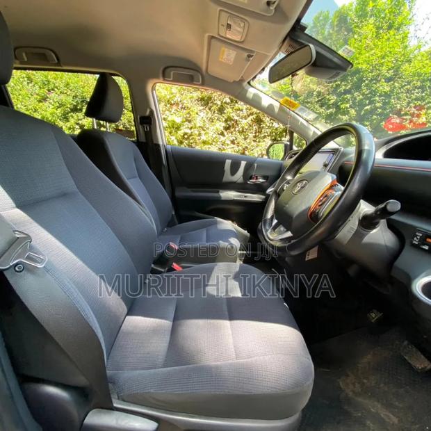 Toyota Sienta 2015 Silver
