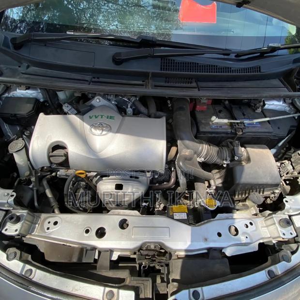 Toyota Sienta 2015 Silver