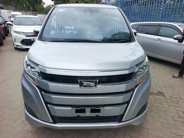 Toyota Noah 2019 Silver