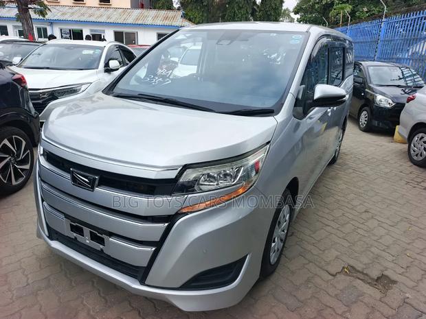 Toyota Noah 2019 Silver