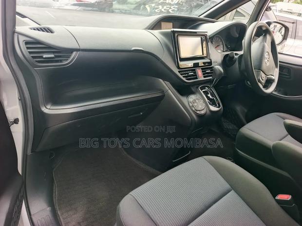 Toyota Noah 2019 Silver